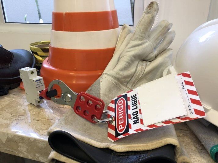 EPIs e EPCs EPIs e EPCs