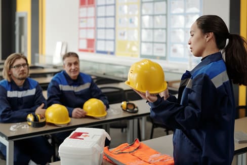 Treinamento em Segurança do Trabalho: Capacitando Equipes e Reduzindo Riscos Ocupacionais Treinamento em Segurança do Trabalho: Capacitando Equipes e Reduzindo Riscos Ocupacionais