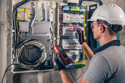 Não caia em armadilhas. Escolha corretamente seu profissional eletricista